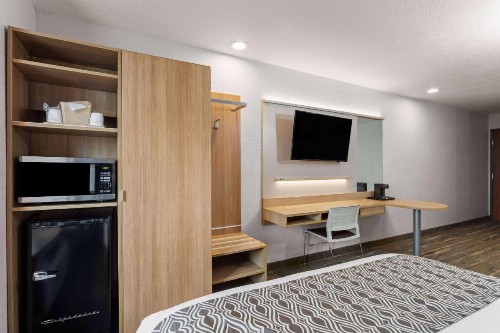 Microtel Inn and Suites - Zephyrhills - image 25