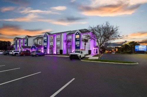 Microtel Inn and Suites - Zephyrhills - image 30