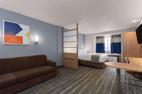 Microtel Inn and Suites - Zephyrhills - image 31