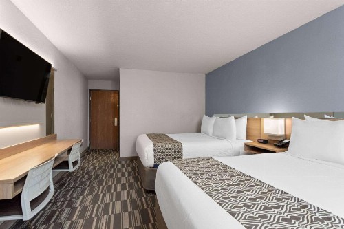 Microtel Inn and Suites - Zephyrhills - image 33